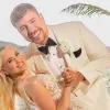 «Це буквально ніби сюжет із фільму»: відомий блогер MrBeast одружився і показав обраницю на футболі