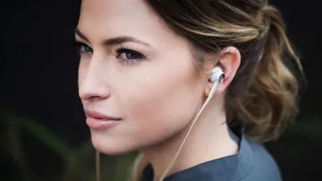 Вакуумні навушники підвищують ризики для здоров’я: ідеальні умови для бактерій та інфекцій