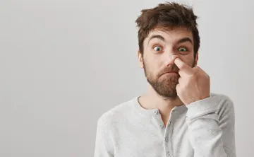 Колупання у носі та ризик хвороби Альцгеймера: науковці знайшли прямий зв’язок