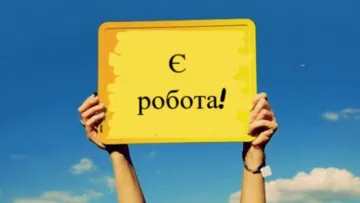 Робота для тих, кому за 50: фахівциня назвала сфери в Україні, де катастрофічно бракує людей