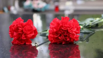 Священник Тарас Відюк розповів з чим йти на кладовище: від пластикових квітів варто відмовитись 