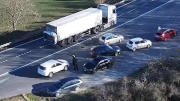 Поліцейські дрони почали фіксувати порушення правил ПДР - відео роботи та чимала сума штрафу