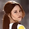 Дженна Ортега здивувала образом у Лондоні: зірка «Венздей» у Calvin Klein замилувала фото з песиком