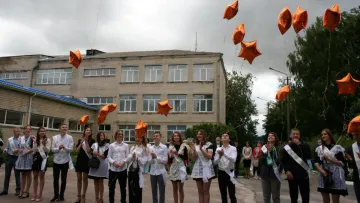 Графік останніх дзвоників 2025 по регіонах України: коли прощаються зі школою в Києві, Львові та Харкові