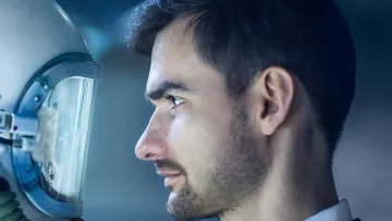 «Найскладніше було з роботом Максимом»: Павло Остріков розповів, як знімали Sci-Fi стрічку «Ти-Космос» 