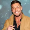 Після 20 років шлюбу: зірка серіалу «Річер» Алан Рітчсон розлучається з дружиною