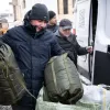 В Києві почали роздавати «пакунки тепла» – спеціальні набори, що допоможуть пережити морози: хто може отримати