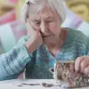 «Допомога» до 5300 грн обертається втратою грошей: шахраї вигадали нову схему для пенсіонерів