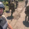 Знімальна група німецької газети потрапила під обстріл на сході України: іноземний журналіст отримав поранення