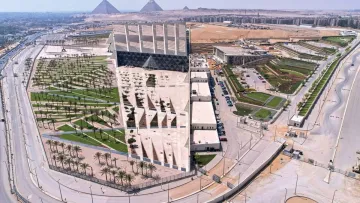 Як 70 футбольних полів і вартістю в 1 мільярд доларів: ось як виглядає найбільший археологічний музей у світі