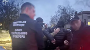 На Чернігівщині затримано прокурора на отриманні хабаря: яке покарання загрожує посадовцю