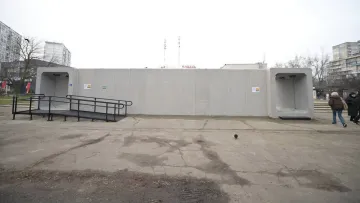 У Києві встановили перше сертифіковане мобільне укриття: де воно розташоване та як виглядає