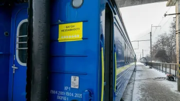 Укрзалізниця розгорнула 54 вагони незламності у 12 областях України: де вони знаходяться