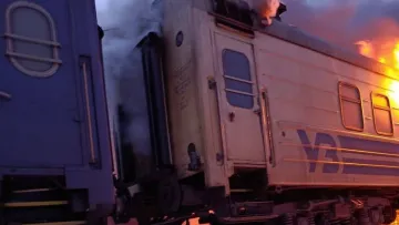 росія атакувала дронами пасажирський поїзд на Харківщині: відомо про кількість поранених внаслідок обстрілу 