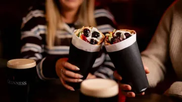 В британському барі зробили «пивну шаурму»: як виглядає і з чого складається унікальна страва