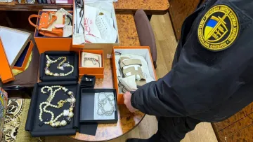 Преміум-бренди під пасажирським сидінням: на кордоні з Румунією митники вилучили товарів на мільйони гривень