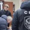 Допомагав зняти з розшуку та оформити незаконне бронювання: у Києві затримали депутата Почаївської міськради