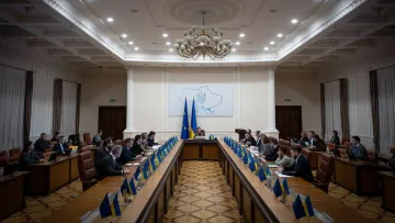 Забезпечення підручниками та придбання шкільних автобусів: що відомо про ініціативу Кабміну в освіті