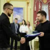 Стерненко, Байдак та Федишин: кого відзначив державними нагородами Володимир Зеленський 