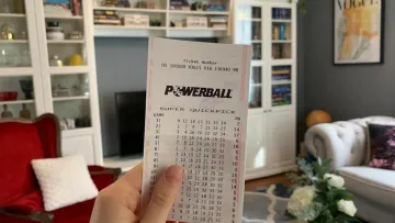 Чоловік ледь не втратив джекпот у 30 млн євро через неуважність: історія переможця лотереї з Австралії