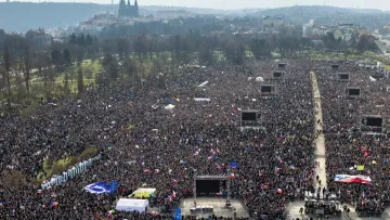 У Празі проходять масові антиурядові протести: за що критикують чинного прем'єра Чехії Бабіша
