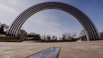 У Києві відкрили пам’ятний знак на честь співробітників Служби безпеки України: як він виглядає