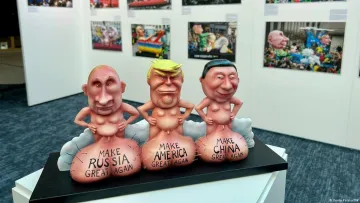 «Російський режим боїться фігур з пап'є-маше»: німецького скульптора заочно засудили за сатиру на путіна