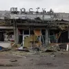 Російські дрони знищили залізничний вокзал у Шостці: фото зруйнованої будівлі