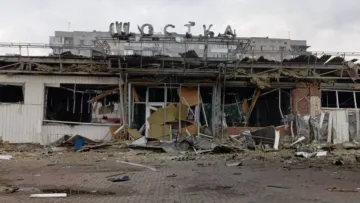 Російські дрони знищили залізничний вокзал у Шостці: фото зруйнованої будівлі