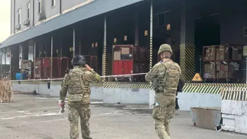 Теракт у Києві: вибух на поштовому терміналі забрав життя людини, є поранені