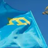 «Україна бореться за себе і своїх людей»: Зеленський привітав українців із Днем кримськотатарського прапора