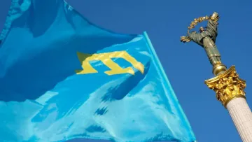 «Україна бореться за себе і своїх людей»: Зеленський привітав українців із Днем кримськотатарського прапора