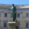 В Одесі вперше з 2022 року зняли захисні мішки з пам’ятника Дюку де Рішельє: як він зараз виглядає та що відомо