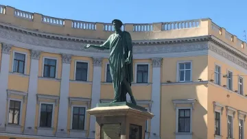 В Одесі вперше з 2022 року зняли захисні мішки з пам’ятника Дюку де Рішельє: як він зараз виглядає та що відомо