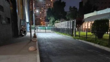 Люди не витримали: кияни власним коштом відремонтували дорогу після багаторічних звернень до РДА