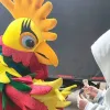 Костюми півнів та льодяники «Озорной пєтушок»: в Москві з'явилися незвичайні кадри агітації на контрактну службу