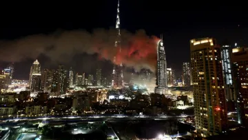 Цілять у найвищий хмарочос світу: іранські «Шахеди» помітили в районі Бурдж-Халіфа в Дубай — відео