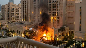 Іран завдав удару по готелю в центрі Дубаю: під час атаки могли використати «Шахед» – відео влучання