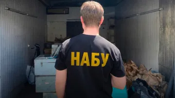 Списали як знищене обстрілами: НАБУ викрило розкрадання запчастин до бронетехніки на 350 млн грн