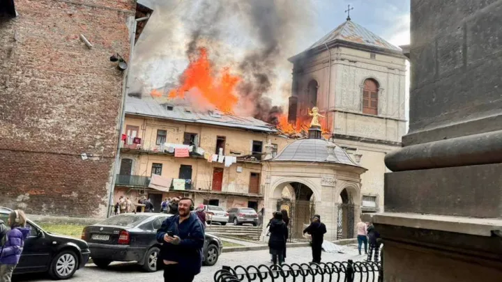 Шахед влучив у житловий будинок в центрі Львова – відео: в ОВА повідомили про постраждалих