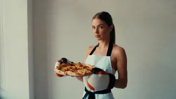 Два хлопця увірвалися до піцерії з метою побити дівчину, але все пішло не за планом: ось що сталося