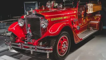 Раритетні пожежні машини продаються за понад $1,5 мільйона: як виглядає транспорт