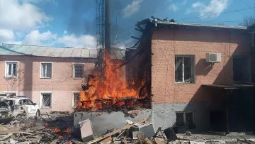 Атака шахедів по місту Прилуки: пошкоджена будівля поліції, зайнялась пожежа – що відомо