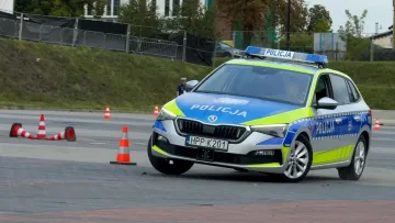 У Польщі поліція приїхала затримувати українця, а він відкусив їм шматок авто: подробиці інциденту