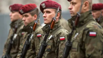 Польща розсилає картки мобілізації: кого кличуть та що означають кольори на документах
