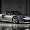 20-річний суперкар з нульовим пробігом: на аукціоні RM Sotheby’s продали Porsche Carrera GT за шалені гроші