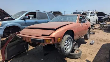 Рідкісний Porsche 924 1977 року знайшли на звалищі США: спорткар може отримати друге життя