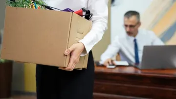 Прийшла надто рано – втратила роботу: жінку звільнили за надмірну пунктуальність