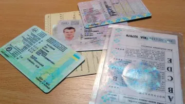 Кабмін змінив правила водійських посвідчень: 30-річні права більше не видаватимуть — що чекає на водіїв