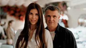 Ребров вчетверте став батьком: яку коляску обрав тренер збірної України і скільки вона коштує